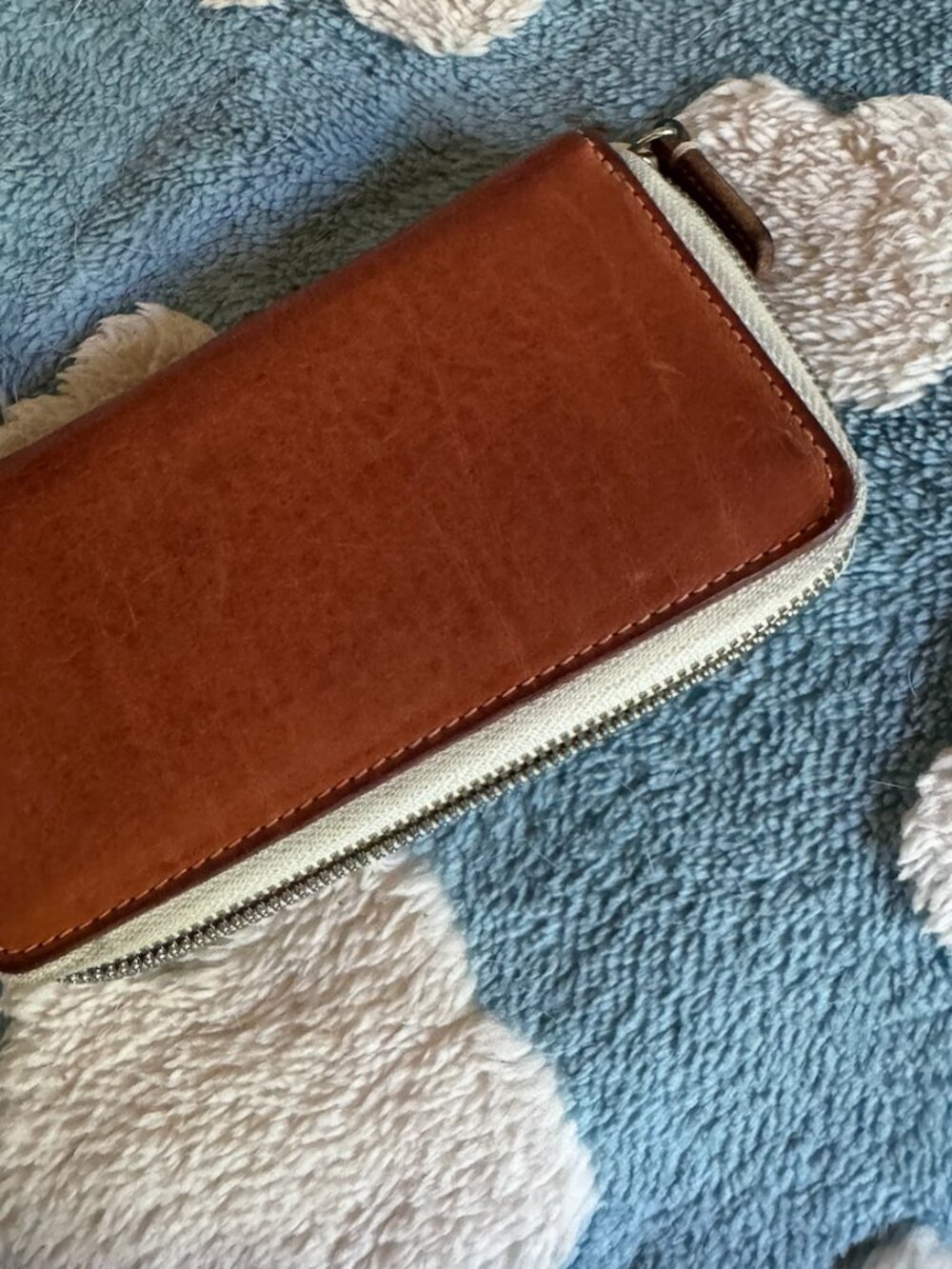 Gorgeous Shinola Detroit zip-around wallet in soft cognac Horween leather
